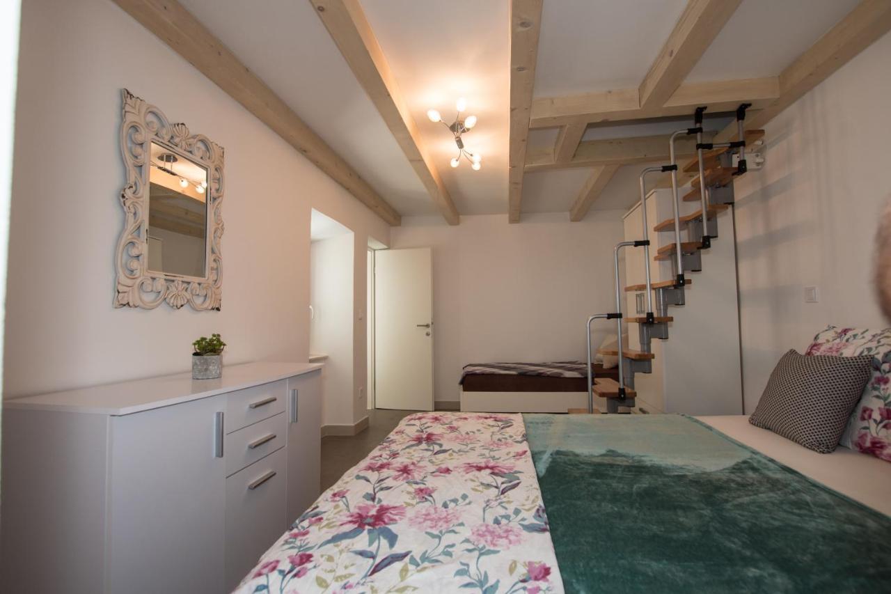 Sun Apartment *