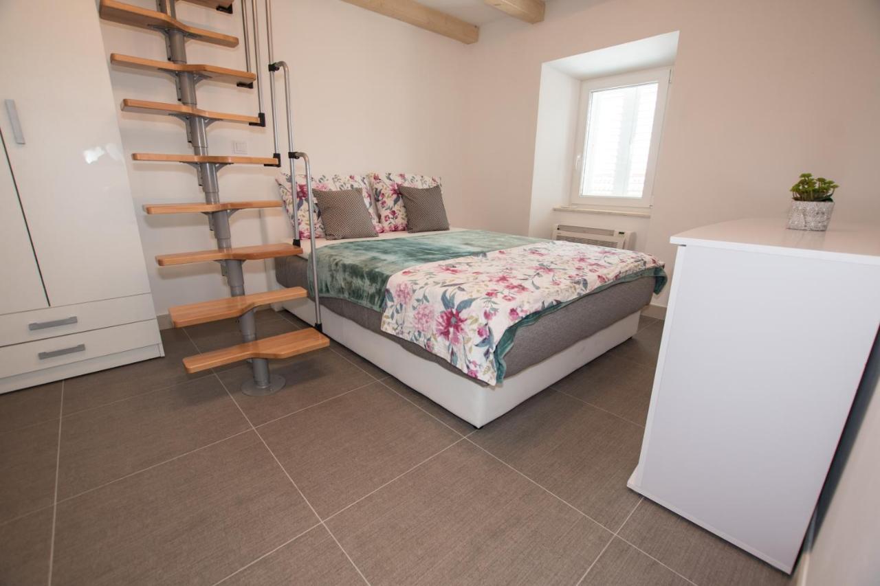 Sun Apartment *