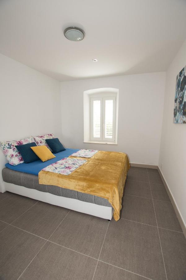 Sun Apartment *